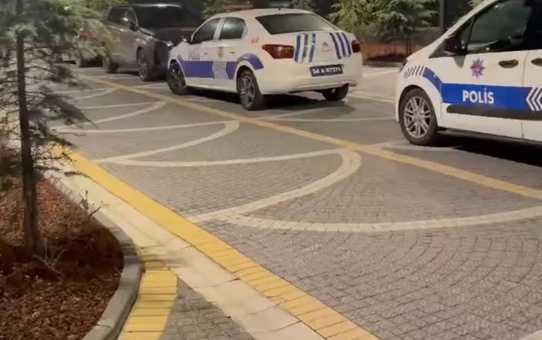 Kağıthane'de İsveçli saldırgan site otoparkında kavga ettiği kişiyi öldürdü yanındaki kadını darbett