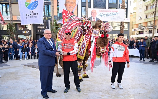 Kumluca'da En Süslü Deve Yarışması