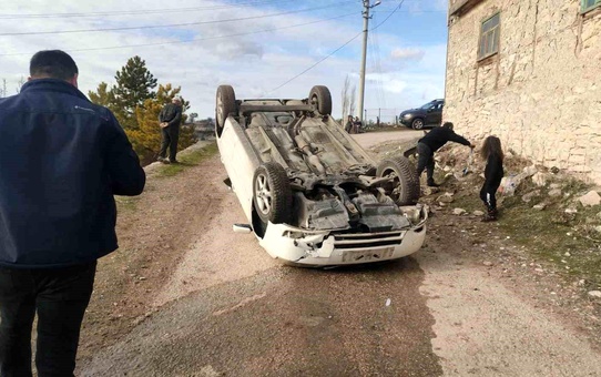 Kütahya'da Trafik Kazası: 2 Yaralı