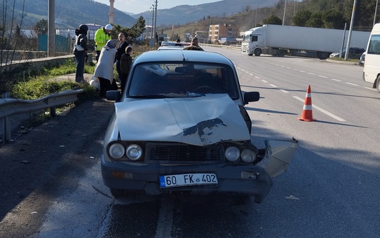 Samsun'da Kavşakta Otomobil Kazası: 3 Yaralı