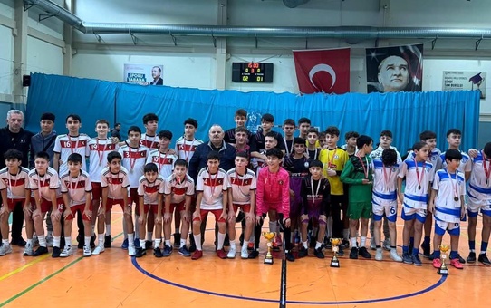 Macide Gazioğlu Ortaokulu'ndan Üç Kategoride Şampiyonluk