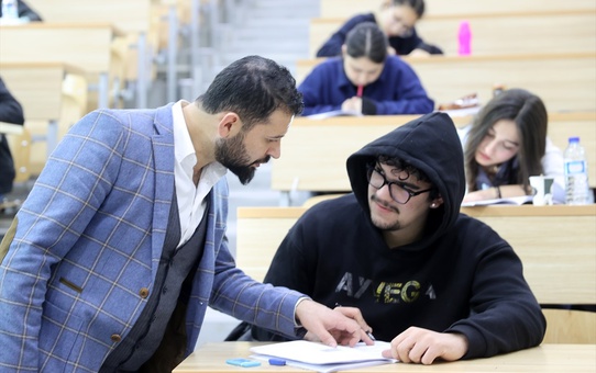 Öğretmenler Arasında Üniversite Rekabeti