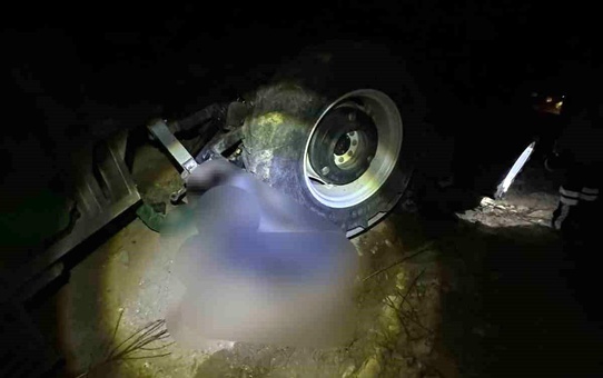 Tarsus'ta Traktör Devrilmesi: Sürücü Hayatını Kaybetti