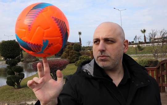 Trabzon'da Güvenlik Görevlisi Emre Günaydın'ın Topla Yetenekli Gösterisi