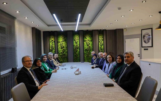 Niğde'de Emekli Müdürlere Veda Yemeği Düzenlendi