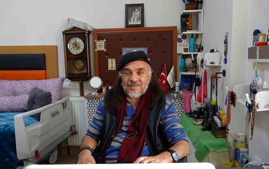Hamit Uzun: Hayatını Resimlerle ve Yazılarla Yeniden İnşa Ediyor