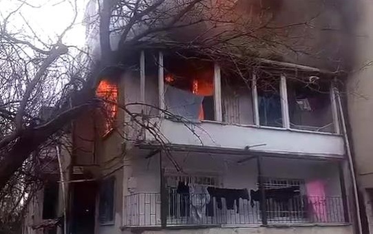 İstanbul'da 2 Katlı Binada Yangın Çıktı