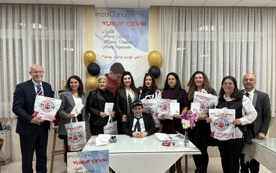 Otizmli Yusuf Çevik'ten 'Maviş' Kitabı