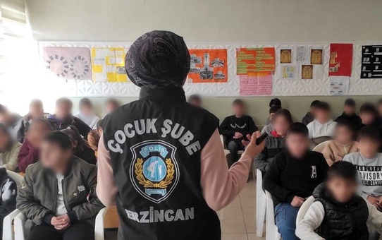 Erzincan emniyeti öğrencileri bilgilendiriyor