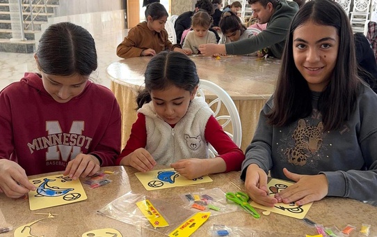Demirözü Belediyesi'nden Çocuklara Rengarenk Kum Boyama Etkinliği