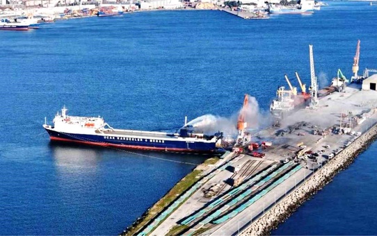 Samsun Limanı'nda Yangın: Gemi Çıkışına İzin Bekleniyor