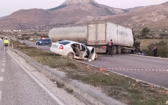 Silifke'de Tanker Kazası: 1 Ölü, 4 Yaralı