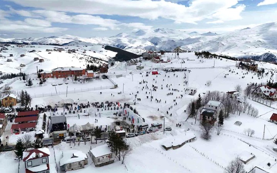 Çambaşı Kış Festivali Renkli Görüntülere Sahne Oldu