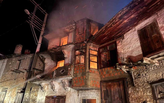 Fethiye'de Yangın: İki Katlı Ev Alevlere Teslim