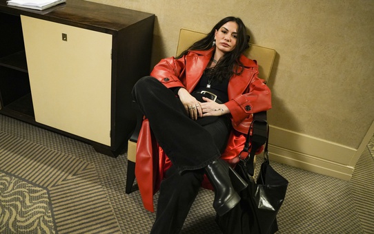 Eşref Rüya: Demet Özdemir'in Yeni Dizisi Heyecanla Bekleniyor