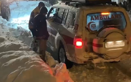 Kapanan Yol Açıldı, Hasta Hastaneye Kaldırıldı
