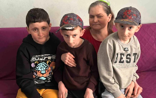 Görme Engelli Eşin Tedavisi İçin Mağdur Oldu