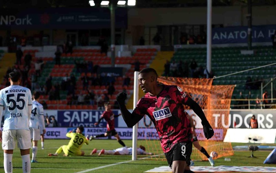 Alanyaspor, Adana Demirspor'u 3-2 Mağlup Etti