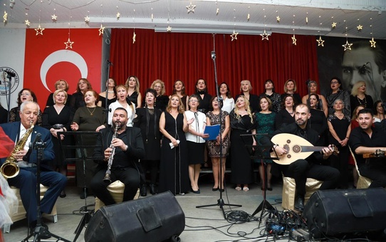 Burhaniye Kadın Korosu İlk Konserini Gerçekleştirdi