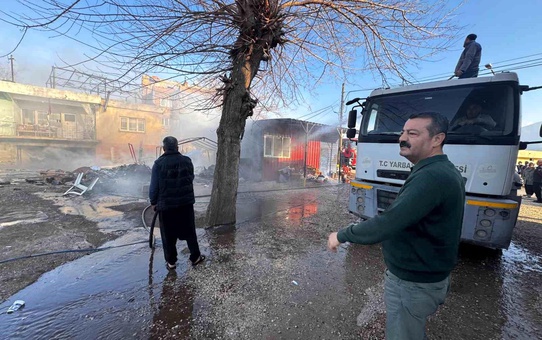 Osmaniye'de Konteyner Yangını