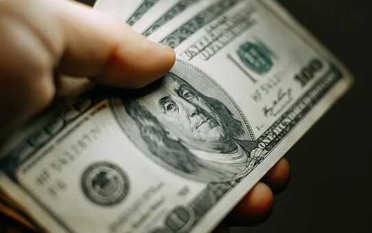 100 dolarlık banknotlarda Trump'ın resminin yer alması için yasa tasarısı sunuldu