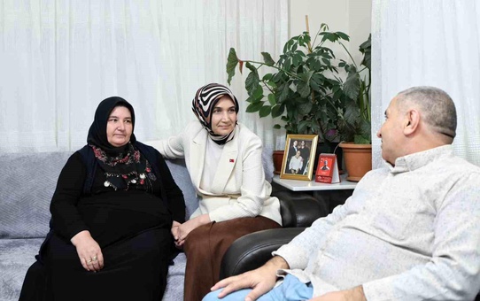 Vali Yiğitbaşı, Şehit Ailesini Ziyaret Etti