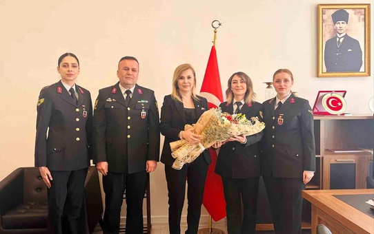 Jandarma, Kadınlar Günü'nü Kutladı