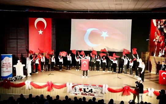 Edremit'te İstiklal Marşı'nın 104. yılı coşkuyla kutlandı