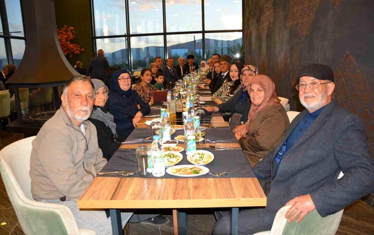 Korkuteli Kaymakamlığı, şehit aileleri ile Kıbrıs gazileri ve yakınlarını iftarda ağırladı