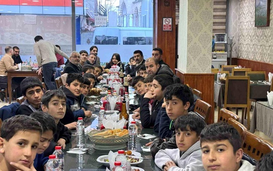 Hanifi Kaya'dan Öğrencilere İftar