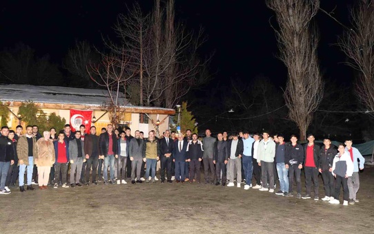 Oltu'da Öğrencilere İftar Yemeği Verildi