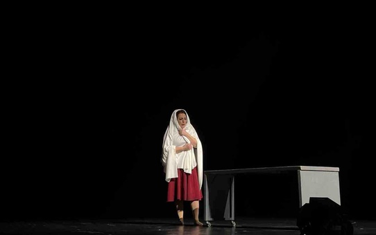 Nazan Kesal, 'Yaralarım Aşktandır' Oyunu ile Maltepe'de Sahne Aldı