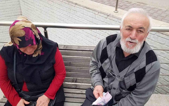 Kayıp Cüzdanı Bulan Adam Sahibine Ulaşmaya Çalışıyor