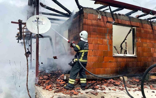 Günalan Köyü'nde Ev Yangını