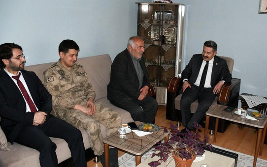 Kaymakam Özçelik'ten şehit ve gazi ailelerine bayram ziyareti