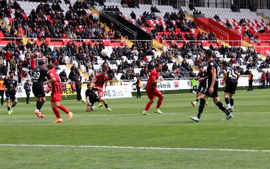 24Erzincanspor ve Kastamonuspor 2-2 Beraberlik