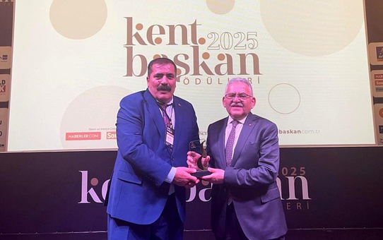 Şenoba Belediye Başkanı Babat, 'Yılın En Başarılı Belediye Başkanı' seçildi