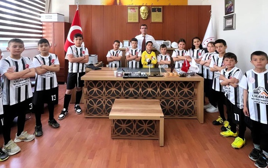 Formasız Takıma Hayırsever Desteği