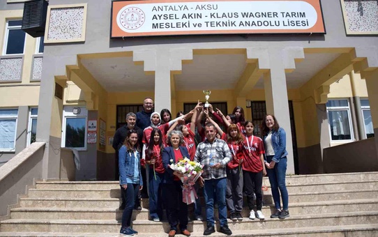 Genç Kızlar Voleybol Turnuvası Başarıyla Tamamlandı