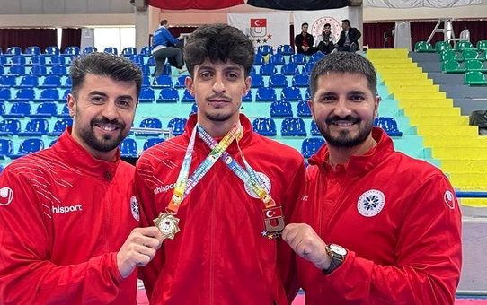 ETÜ'lü Can Ahmet Bağlar Bronz Madalya Kazandı