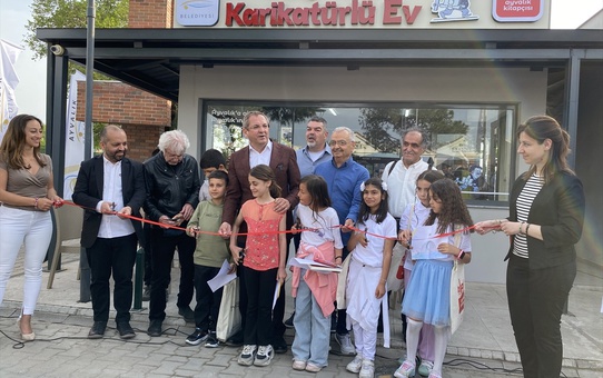 Ayvalık'ta Karikatürlü Ev Açıldı