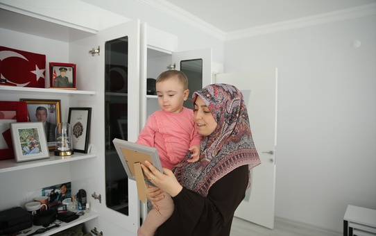 Şehit eşinin hatırasını kişisel eşyalarıyla yaşatıyor