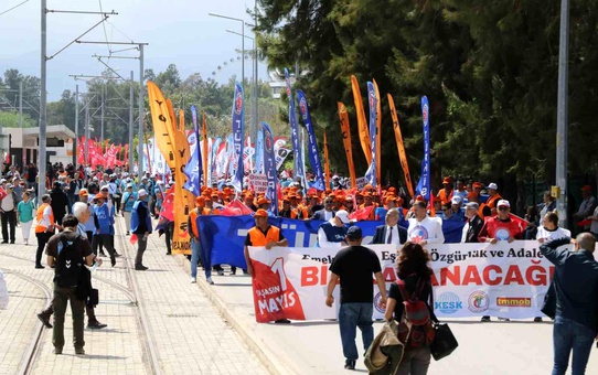 Antalya'da 1 Mayıs Coşkusu