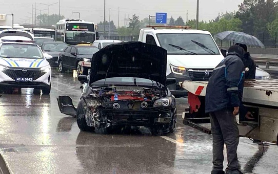 Kocaeli'de Yağışlı Havada Kaza: 1 Yaralı