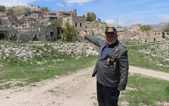 Kıbrıs Gazisi 35 yıldır ıssız köyü bekliyor, nedenini duyanlar 'Helal olsun' diyor
