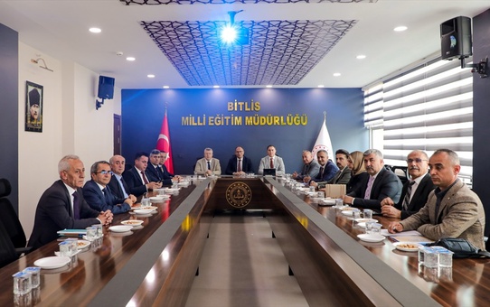 Bitlis'te Halk Eğitimi Toplantısı