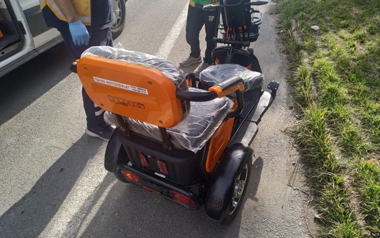 Şarkışla'da Plakasız Elektrikli Motosiklet Devrildi: 2 Yaralı