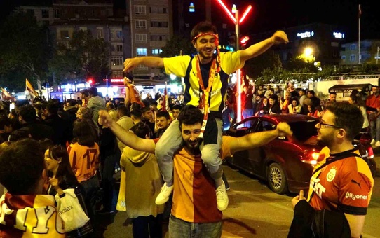 Galatasaray'ın Şampiyonluğu Kütahya'da Kutlandı