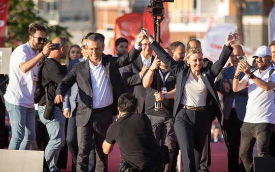 DEVA'dan istifa eden Seda Kaya Ösen CHP'ye katıldı
