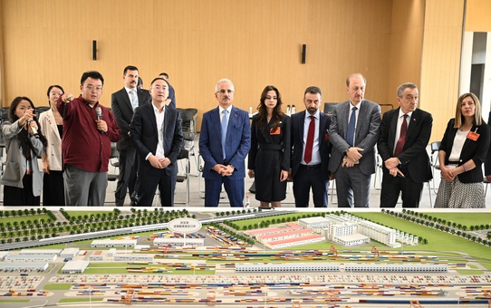 Uraloğlu'ndan Şian Port Ziyareti